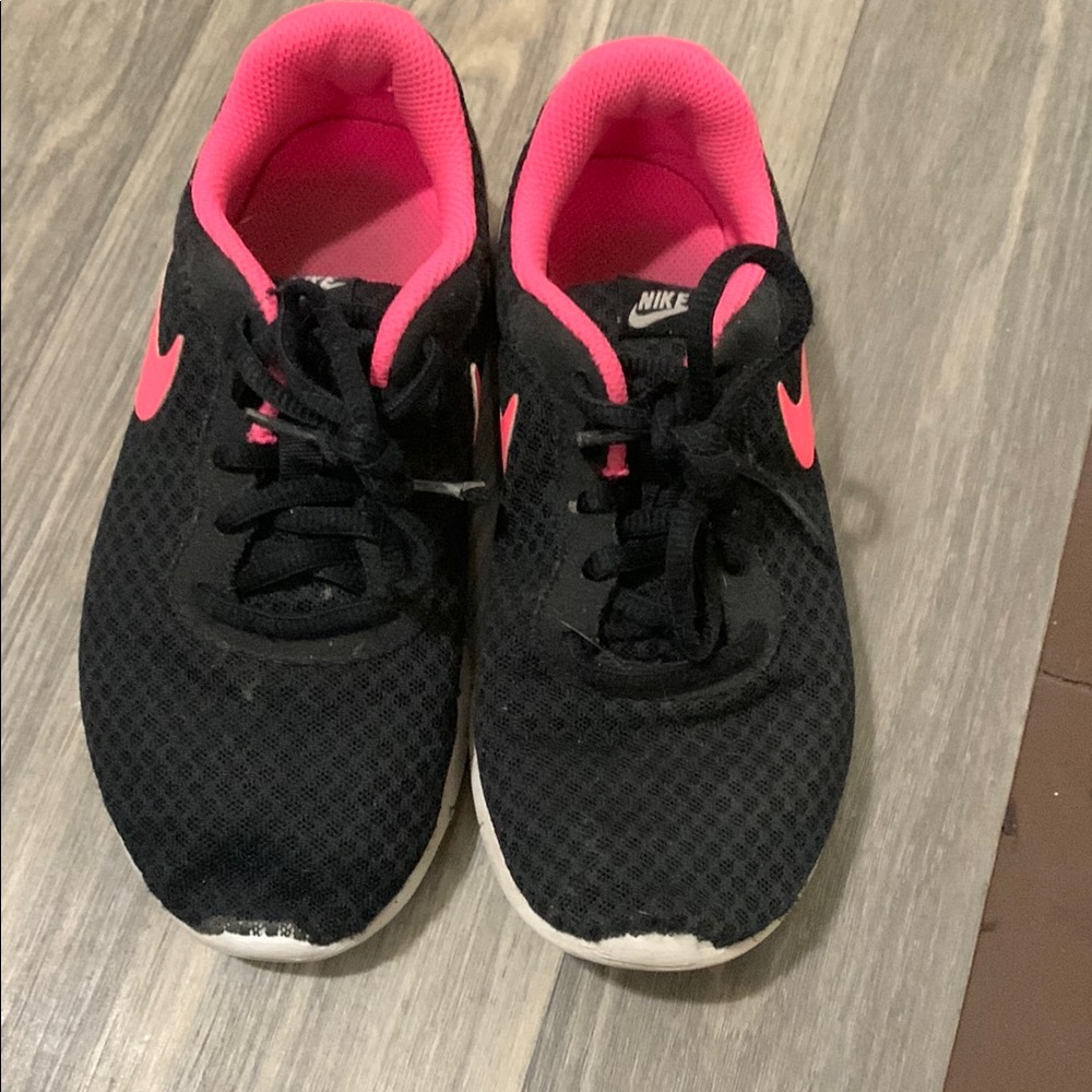 Nike Black and Pink Sneakers Breathable Mesh Lace-Up
